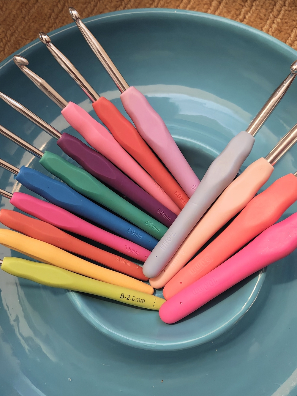 Silicone Grip Multicolor 14-Piece Ergonomic Crochet Hook Set